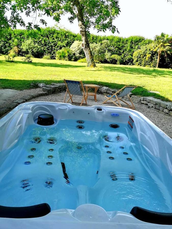 Gite Dans Une Ambiance Vegetale Avec Spa Privatif Jazennes Exteriör bild